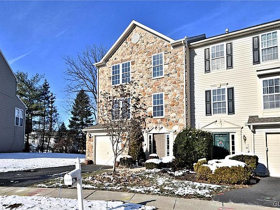 3rd image of 4027 Clubhouse Ct