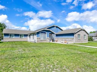 3139 N Pelican Dr, Farr West, UT 84404