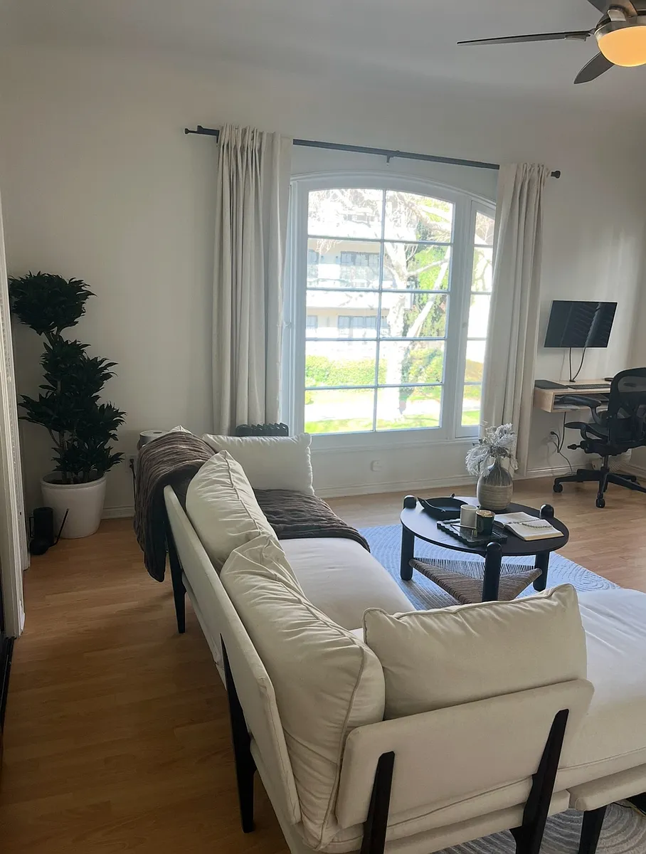 Building Photo - 136 S Oakhurst Dr #6