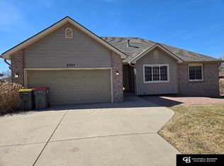 6707 S 41st St, Lincoln, NE 68516