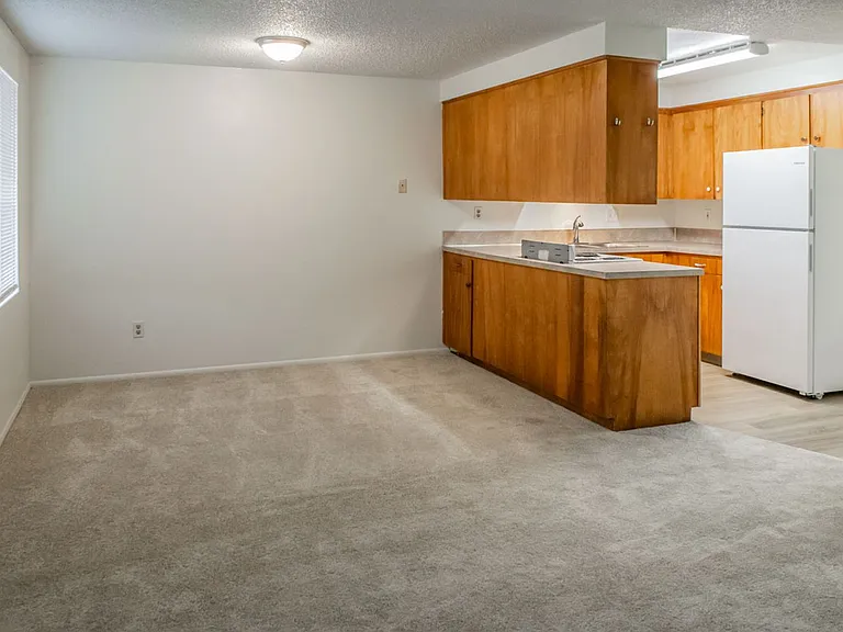 1526 7th St (Columbia Apts) — Photo 3