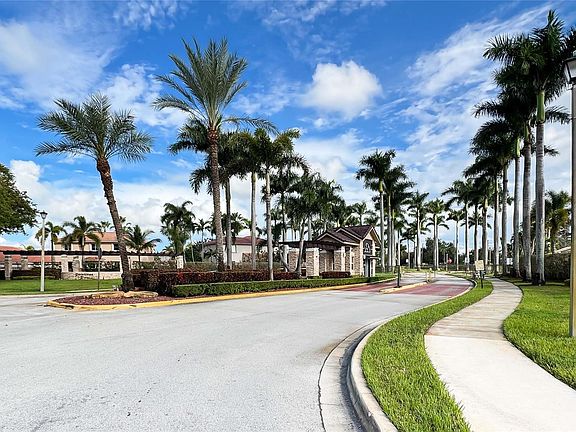 3rd image of 14015 N Forest Oak Circle #14015