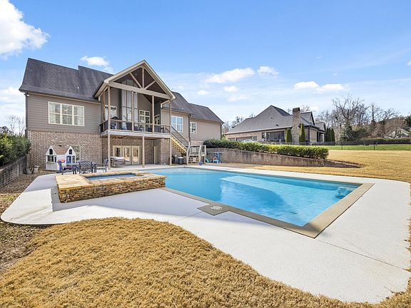 4th image of 2025 Enclave Dr