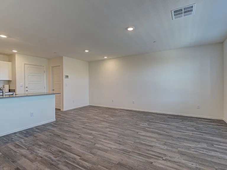 1505 Pamela Springs Ln — Photo 4