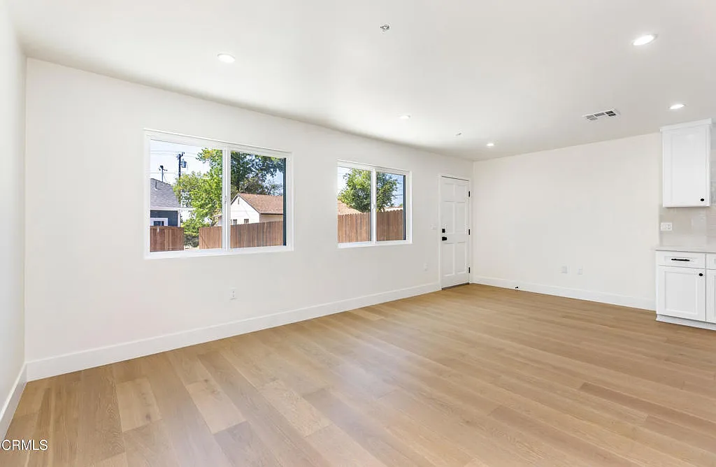 2 bed, 1.0 bath, 750 sqft, $3,300 — Photo 4