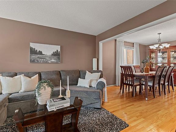 4th image of 8 Cochrane Ave