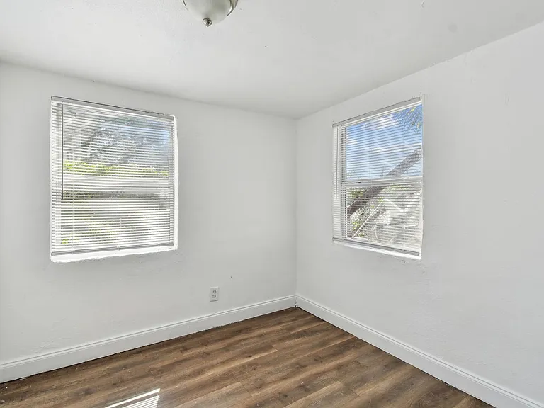 1330 Barnett St — Photo 20