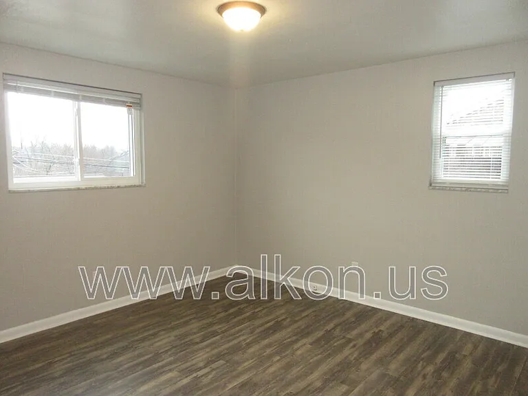1097 Roseanne Ave — Photo 11