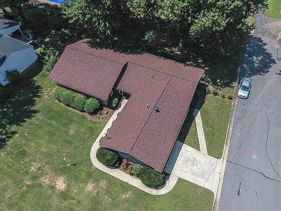 3rd image of 1016 Somerset Dr