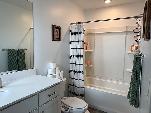 Master Bedroom Bathroom