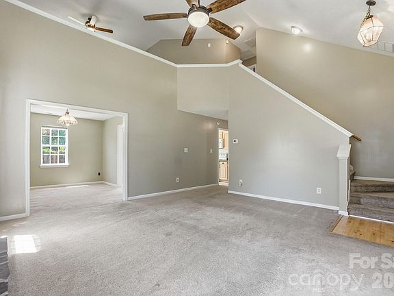 3rd image of 2729 Waycross Dr