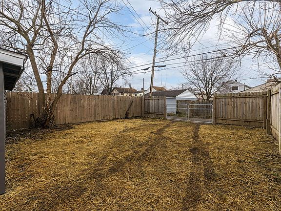 5th image of 484 Belvidere Ave
