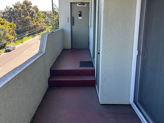 5th image of 655 Macarthur Blvd APT 4