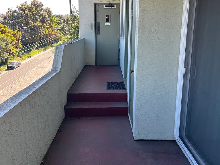 655 Macarthur Blvd #4 — Photo 5