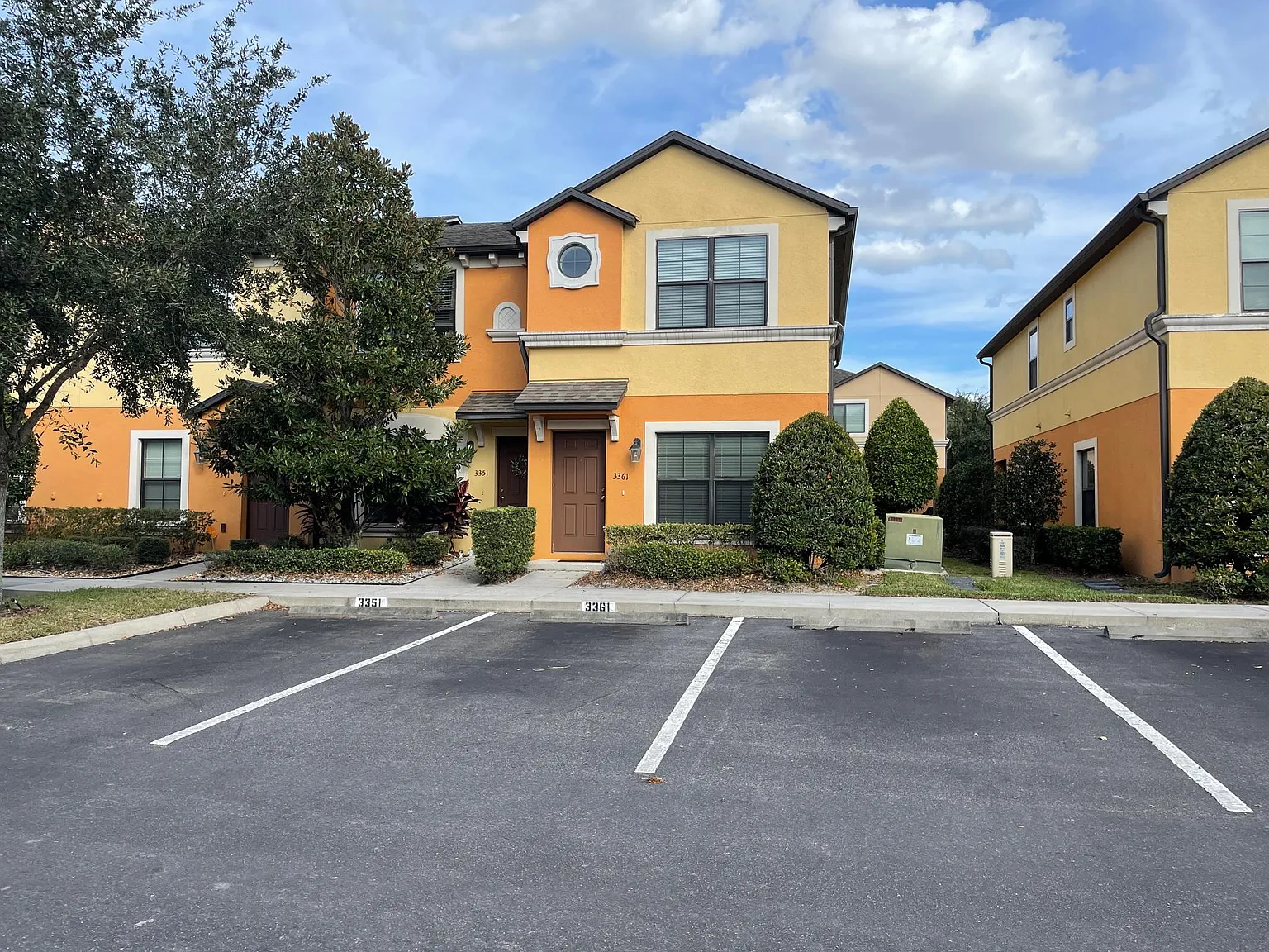 3 bed, 2.5 bath, 1420 sqft, $1,899 — Photo 2