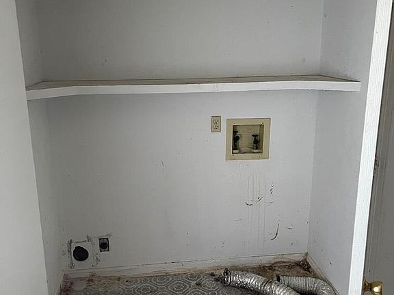 5th image of 127 W Alicia St