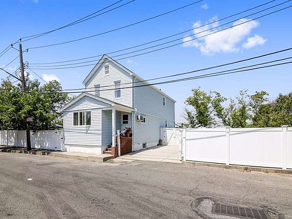 2nd image of 10255 1st St