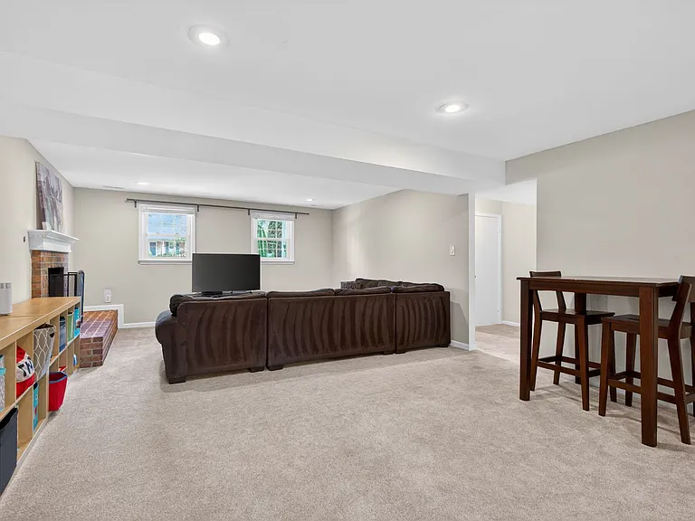 9810 Meadow Valley Dr — Photo 16