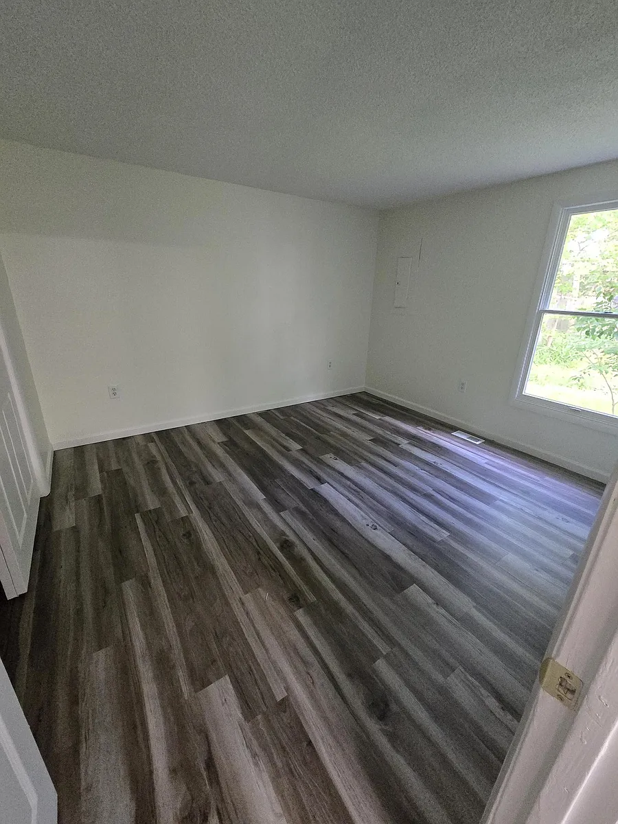 Building Photo - 304 Lake Crystalbrook Dr