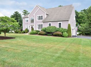 35 Mohawk Rd, Raynham, MA 02767