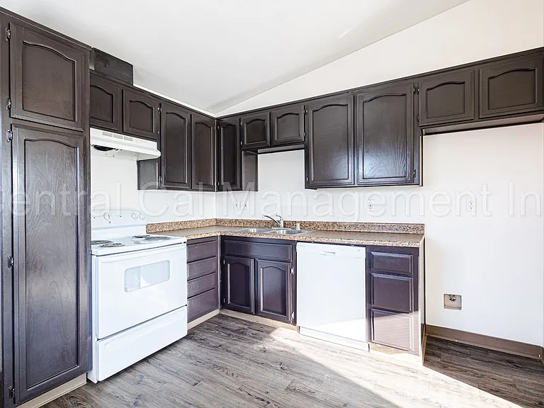 1905 McCray St — Photo 7