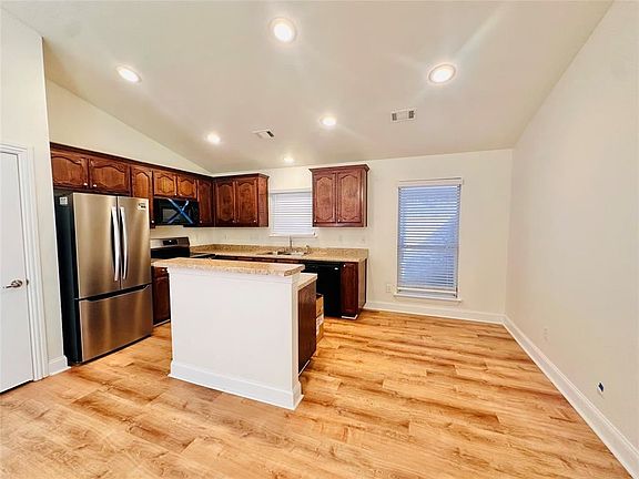 5th image of 6436 Regina Dr