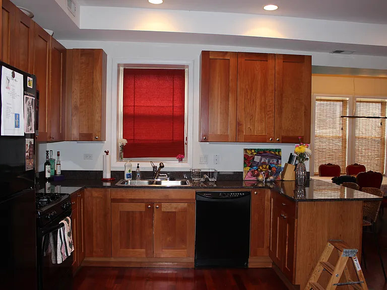 932 W Wilson Ave #2C — Photo 3