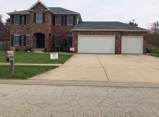 236 Manor Hill Dr, Chatham, IL 62629