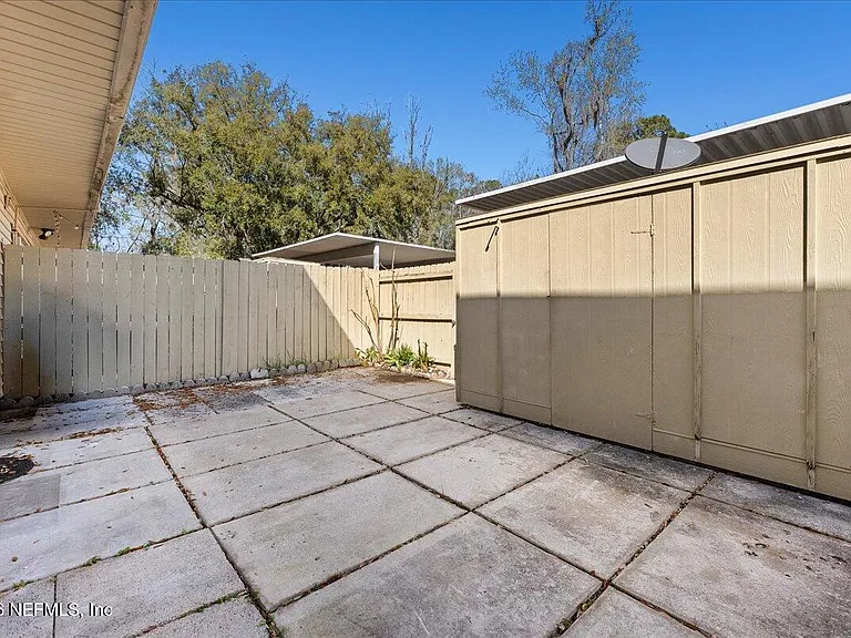 8140 Sutton Pl E — Photo 22