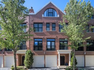 1842 Admiral Ct, Glenview, IL 60026