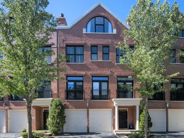 1842 Admiral Ct, Glenview, IL 60026