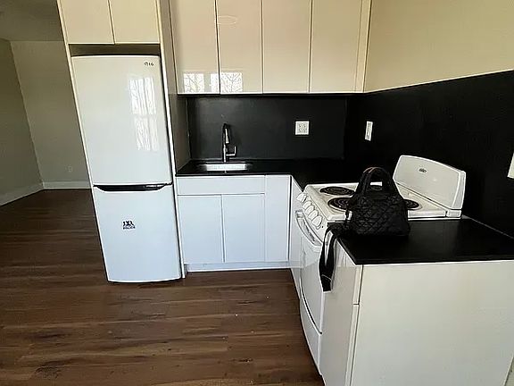 3rd image of 51 Berriman St #4