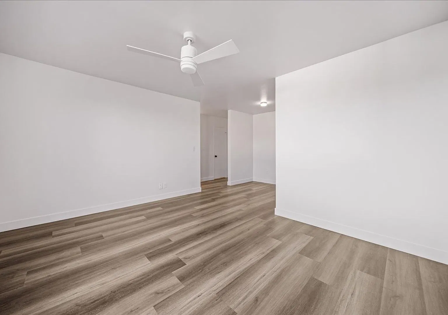 2736 Pomeroy Ave — Photo 3