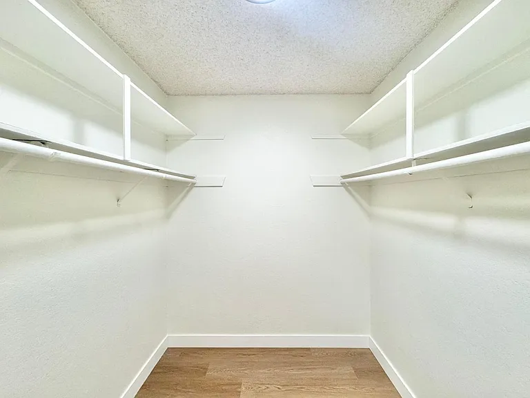 Buena Vista Apartments — Photo 7