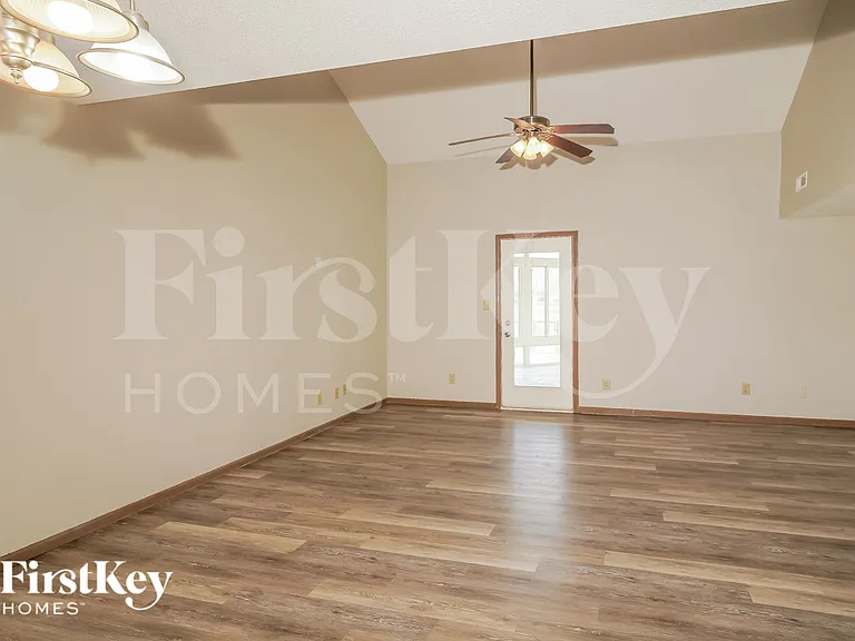 2891 Fieldstone Ct — Photo 3