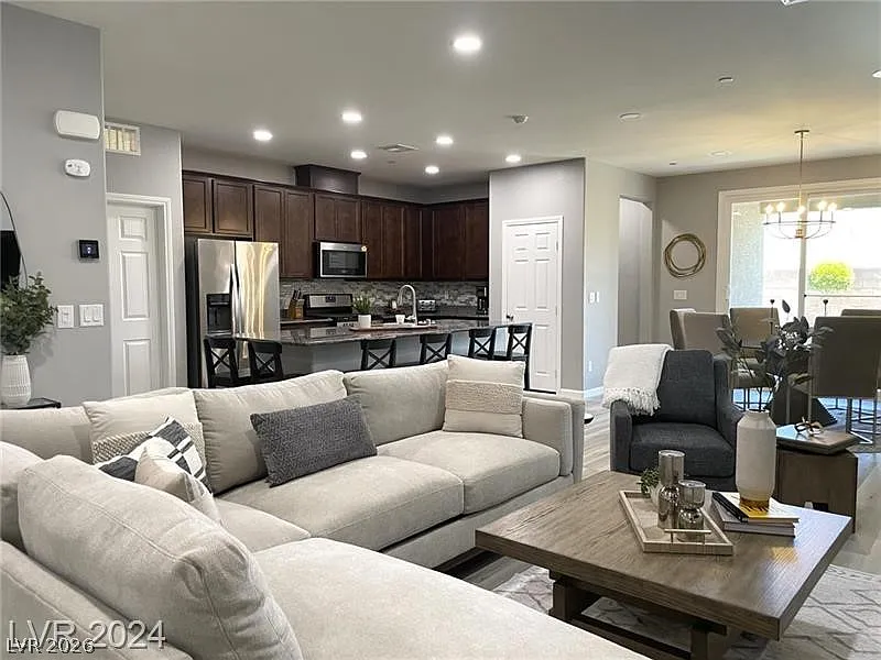3 bed, 2.5 bath, 1844 sqft, $3,750 — Photo 3