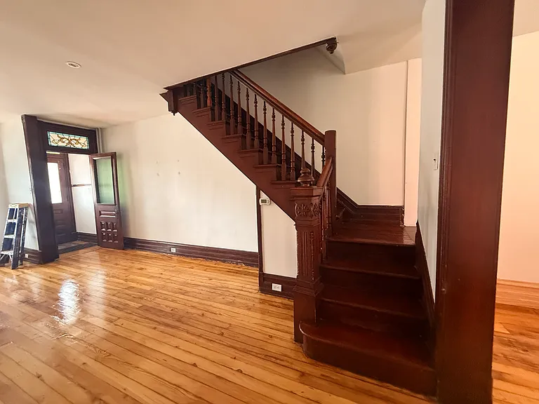 517 Windsor St #1 — Photo 3