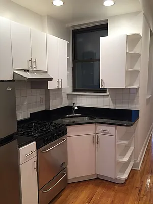 Rented by Metropolis Real Estate of Manhattan | media 22