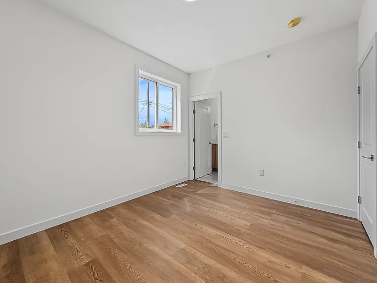 227 26th Ave NE #201 — Photo 17