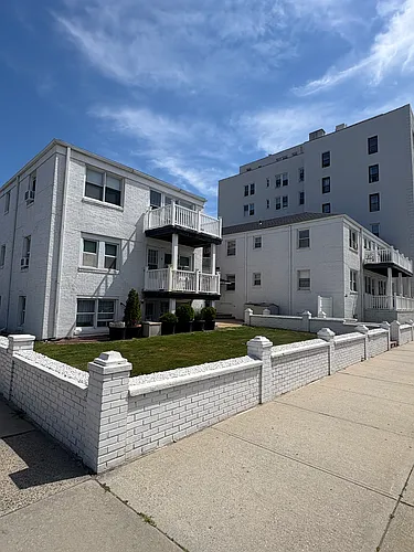 205 E Broadway #6B Photo 1