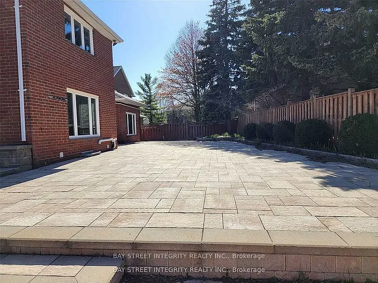 2 Lonsdale Ct — Photo 12