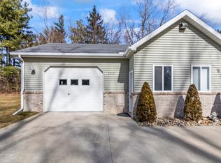 7252 Lakeshore Rd, Lakeport, MI 48059