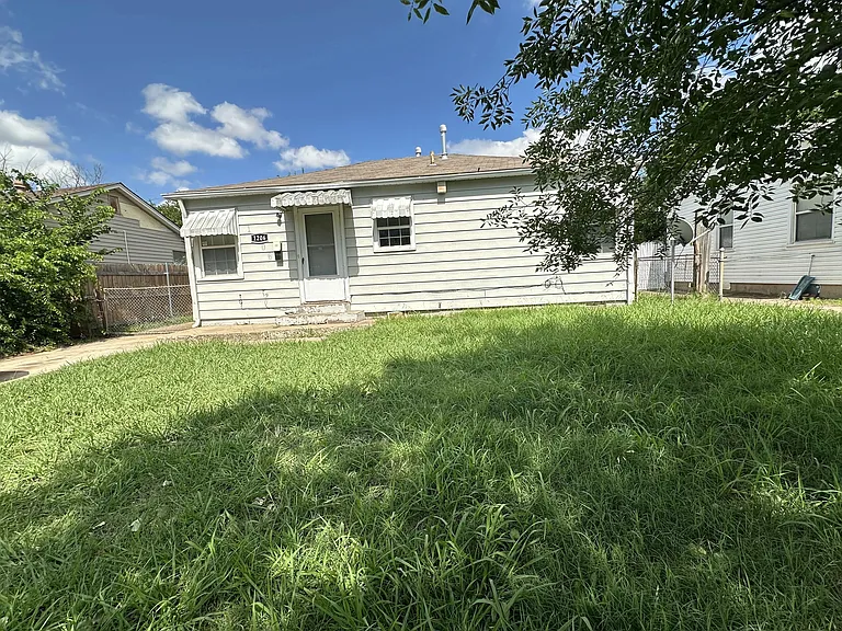 1206 Sandra Dr — Photo 1
