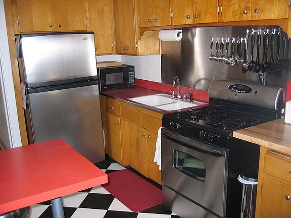 Eat-in kitchen