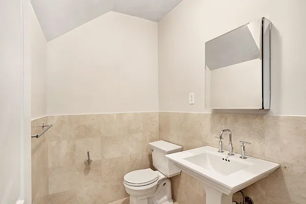 Rented by Your Vanity Realty | media 11