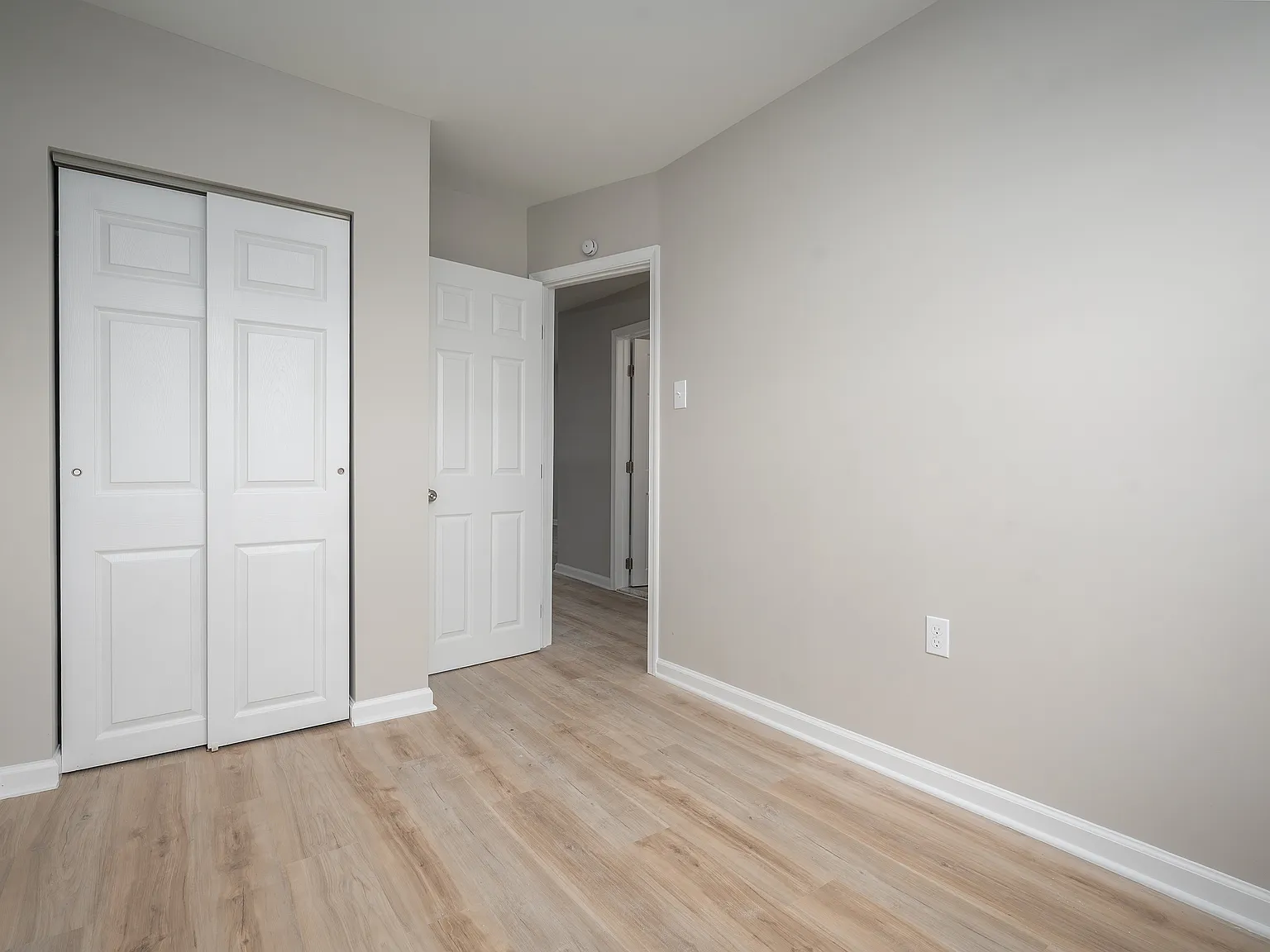 2 bed, $1,300 — Photo 4