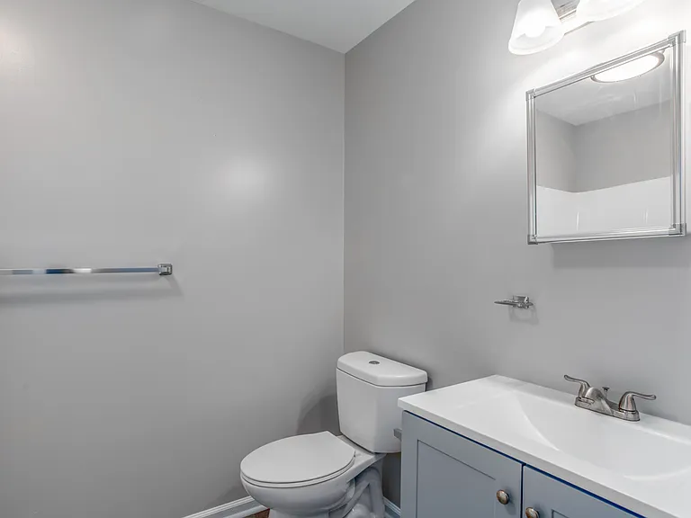 207 W 4th St #2B — Photo 8
