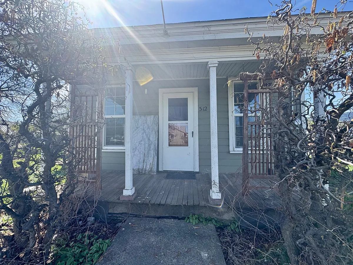 Building Photo - 312 E Electric St
