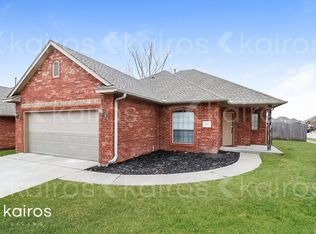 812 SW 37th St, Moore, OK 73160