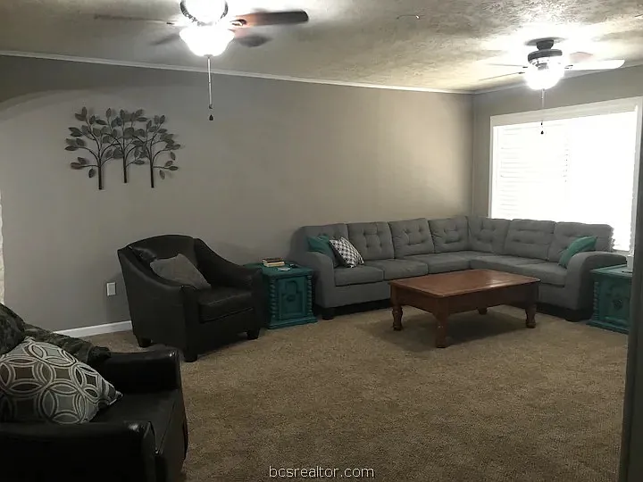 2 bed, 1223 sqft, $1,550 — Photo 2